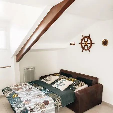Adorable In Downtown Appartement
