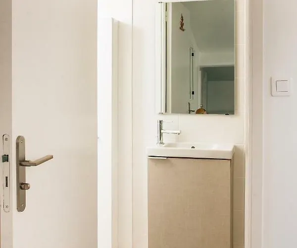 Adorable In Downtown Appartement